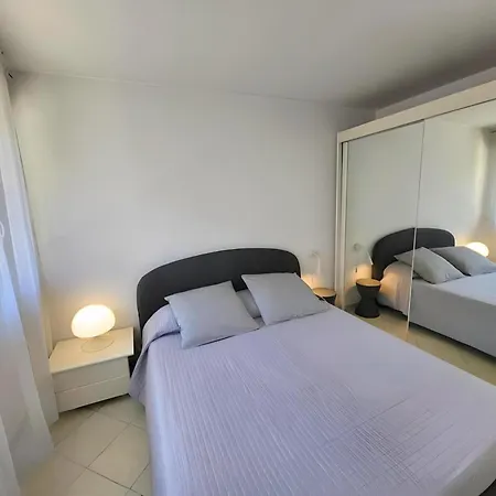 Idealement Situe Proche Bord De Beaulieu-sur-Mer